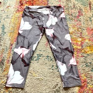 NWT Fabletics Gia Floral Capri Leggings NEW XL